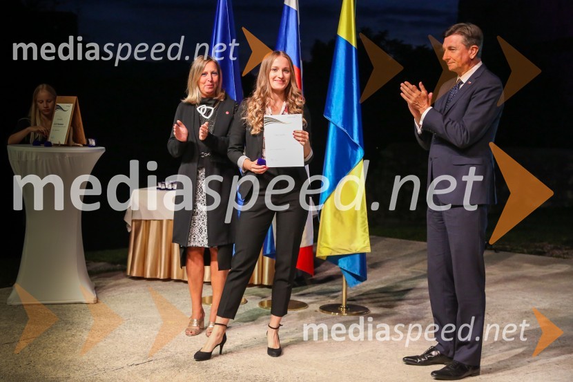  Andreja Černič Anžur , izvršna direktorica Zavoda MEPI ;  ... ;  Borut Pahor, predsednik Republike SlovenijeMednarodno priznanje za mlade, podelitev priznanj 7. generaciji