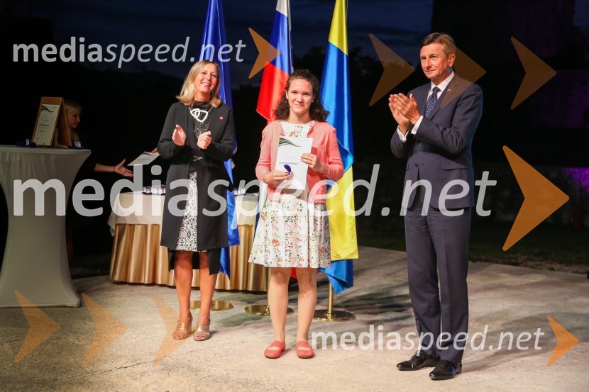  Andreja Černič Anžur , izvršna direktorica Zavoda MEPI ;  ... ;  Borut Pahor, predsednik Republike SlovenijeMednarodno priznanje za mlade, podelitev priznanj 7. generaciji