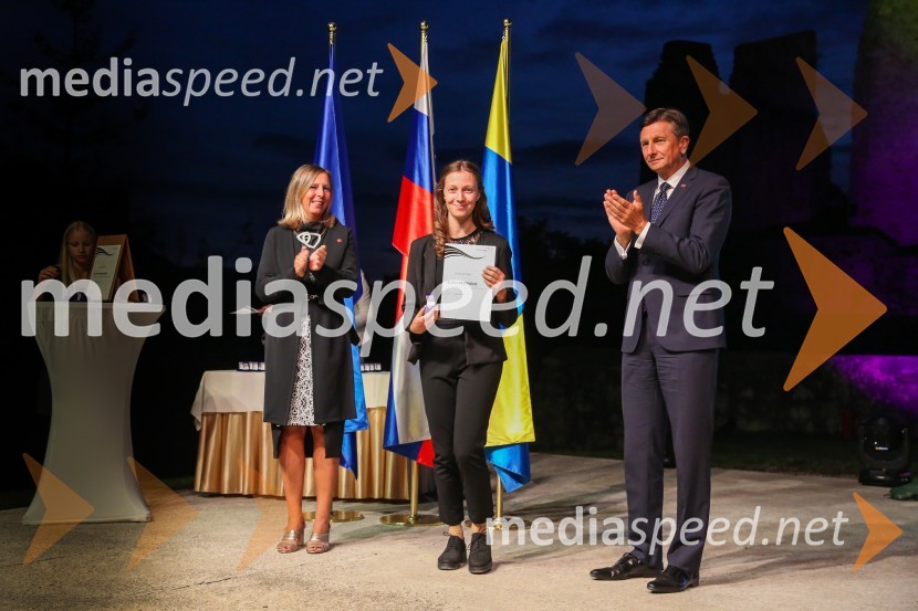  Andreja Černič Anžur , izvršna direktorica Zavoda MEPI ;  ... ;  Borut Pahor, predsednik Republike SlovenijeMednarodno priznanje za mlade, podelitev priznanj 7. generaciji