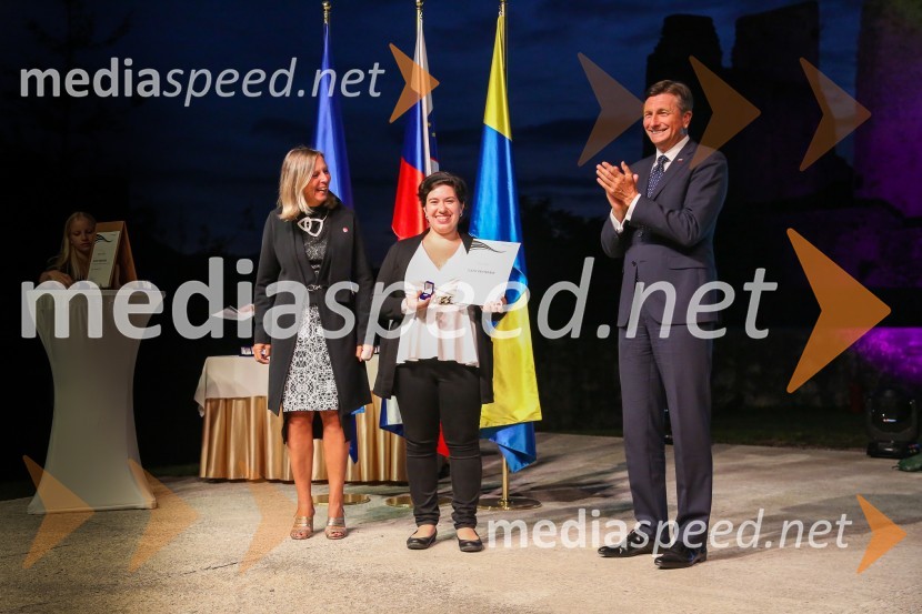  Andreja Černič Anžur , izvršna direktorica Zavoda MEPI ;  ... ;  Borut Pahor, predsednik Republike SlovenijeMednarodno priznanje za mlade, podelitev priznanj 7. generaciji