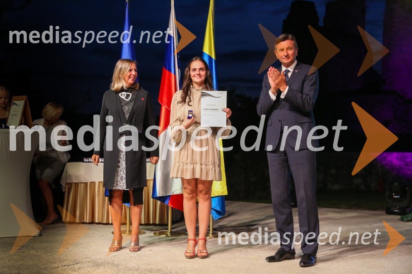  Andreja Černič Anžur , izvršna direktorica Zavoda MEPI ;  ... ;  Borut Pahor, predsednik Republike SlovenijeMednarodno priznanje za mlade, podelitev priznanj 7. generaciji
