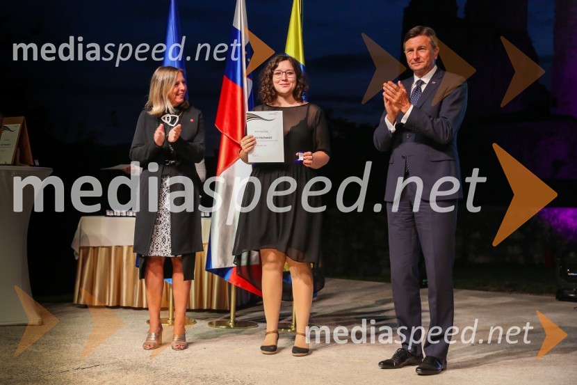  Andreja Černič Anžur , izvršna direktorica Zavoda MEPI ;  ... ;  Borut Pahor, predsednik Republike SlovenijeMednarodno priznanje za mlade, podelitev priznanj 7. generaciji