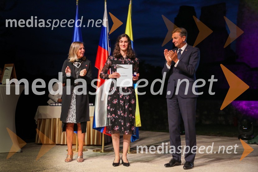  Andreja Černič Anžur , izvršna direktorica Zavoda MEPI ;  ... ;  Borut Pahor, predsednik Republike SlovenijeMednarodno priznanje za mlade, podelitev priznanj 7. generaciji