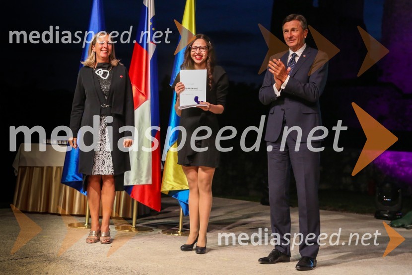  Andreja Černič Anžur , izvršna direktorica Zavoda MEPI ;  ... ;  Borut Pahor, predsednik Republike SlovenijeMednarodno priznanje za mlade, podelitev priznanj 7. generaciji
