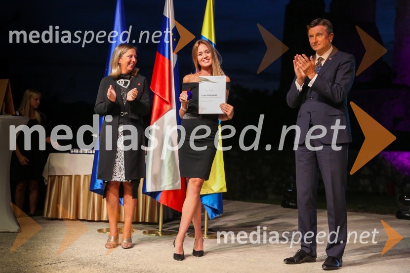  Andreja Černič Anžur , izvršna direktorica Zavoda MEPI ;  ... ;  Borut Pahor, predsednik Republike SlovenijeMednarodno priznanje za mlade, podelitev priznanj 7. generaciji