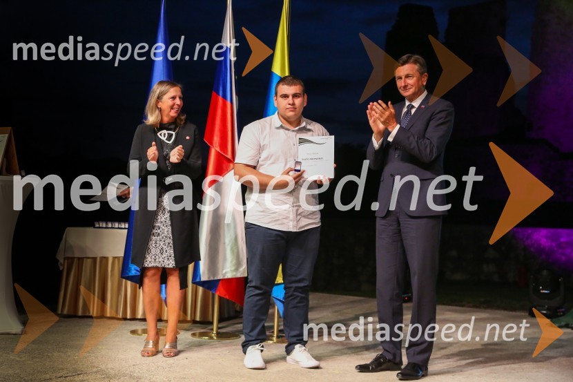  Andreja Černič Anžur , izvršna direktorica Zavoda MEPI ;  ... ;  Borut Pahor, predsednik Republike SlovenijeMednarodno priznanje za mlade, podelitev priznanj 7. generaciji