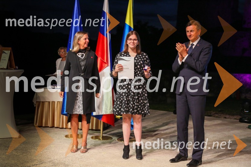  Andreja Černič Anžur , izvršna direktorica Zavoda MEPI ;  ... ;  Borut Pahor, predsednik Republike SlovenijeMednarodno priznanje za mlade, podelitev priznanj 7. generaciji