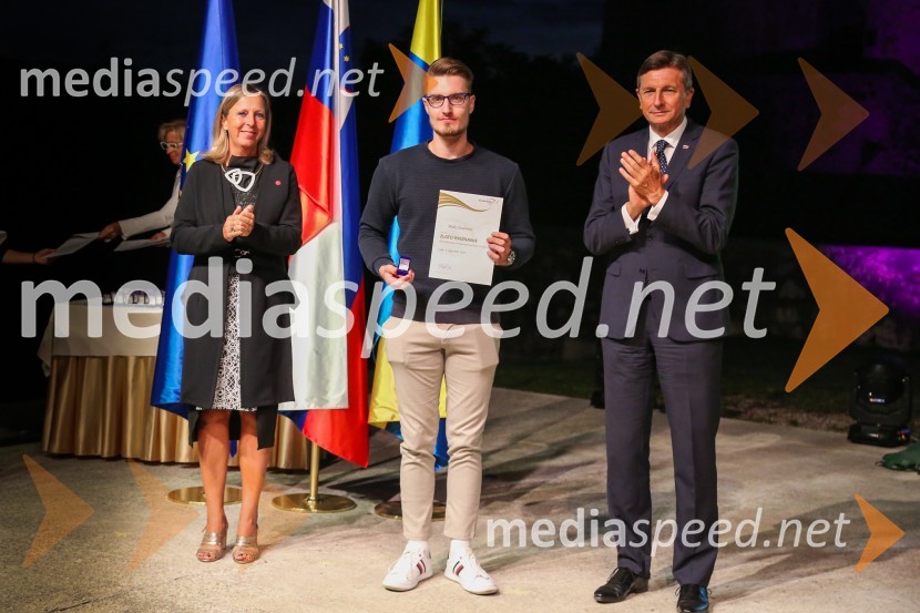  Andreja Černič Anžur , izvršna direktorica Zavoda MEPI ;  ... ;  Borut Pahor, predsednik Republike SlovenijeMednarodno priznanje za mlade, podelitev priznanj 7. generaciji