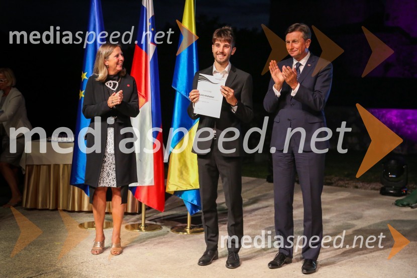  Andreja Černič Anžur , izvršna direktorica Zavoda MEPI ;  ... ;  Borut Pahor, predsednik Republike SlovenijeMednarodno priznanje za mlade, podelitev priznanj 7. generaciji