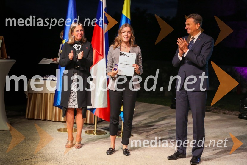  Andreja Černič Anžur , izvršna direktorica Zavoda MEPI ;  ... ;  Borut Pahor, predsednik Republike SlovenijeMednarodno priznanje za mlade, podelitev priznanj 7. generaciji