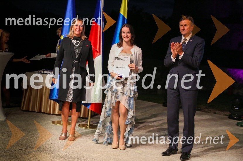  Andreja Černič Anžur , izvršna direktorica Zavoda MEPI ;  ... ;  Borut Pahor, predsednik Republike SlovenijeMednarodno priznanje za mlade, podelitev priznanj 7. generaciji