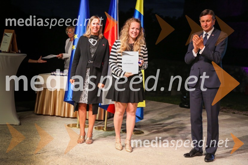  Andreja Černič Anžur , izvršna direktorica Zavoda MEPI ;  ... ;  Borut Pahor, predsednik Republike SlovenijeMednarodno priznanje za mlade, podelitev priznanj 7. generaciji