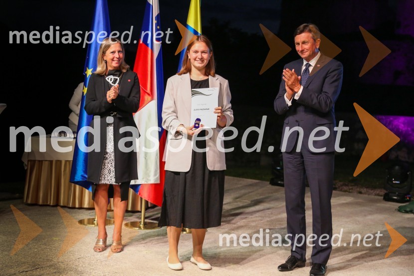  Andreja Černič Anžur , izvršna direktorica Zavoda MEPI ;  ... ;  Borut Pahor, predsednik Republike SlovenijeMednarodno priznanje za mlade, podelitev priznanj 7. generaciji