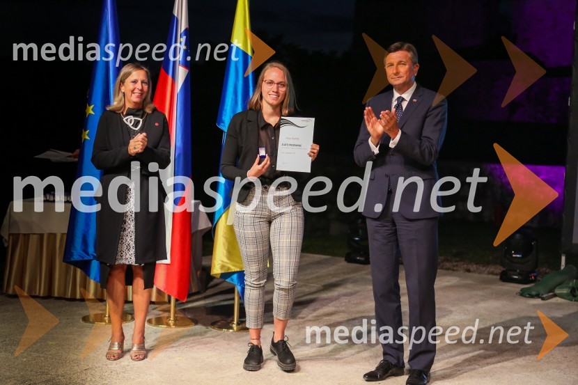  Andreja Černič Anžur , izvršna direktorica Zavoda MEPI ;  ... ;  Borut Pahor, predsednik Republike SlovenijeMednarodno priznanje za mlade, podelitev priznanj 7. generaciji