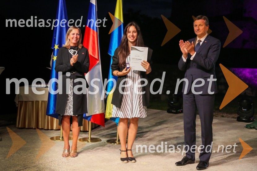  Andreja Černič Anžur , izvršna direktorica Zavoda MEPI ;  ... ;  Borut Pahor, predsednik Republike SlovenijeMednarodno priznanje za mlade, podelitev priznanj 7. generaciji
