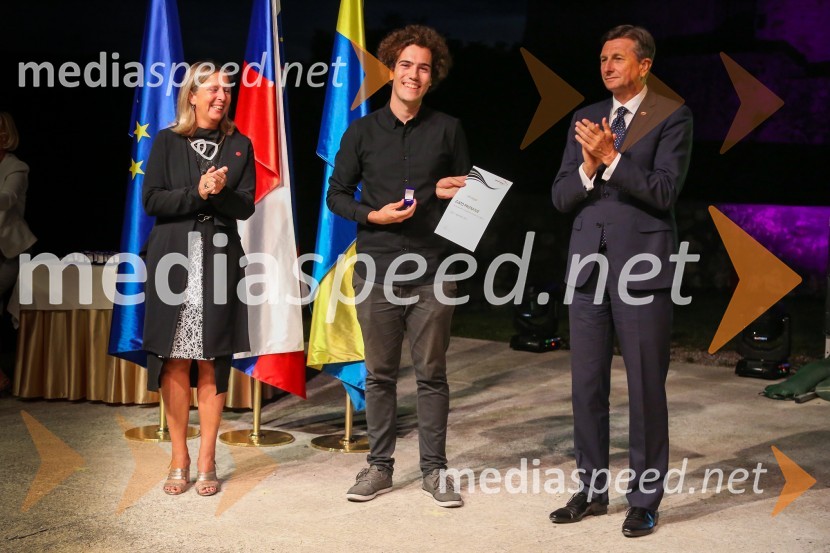  Andreja Černič Anžur , izvršna direktorica Zavoda MEPI ;  ... ;  Borut Pahor, predsednik Republike SlovenijeMednarodno priznanje za mlade, podelitev priznanj 7. generaciji