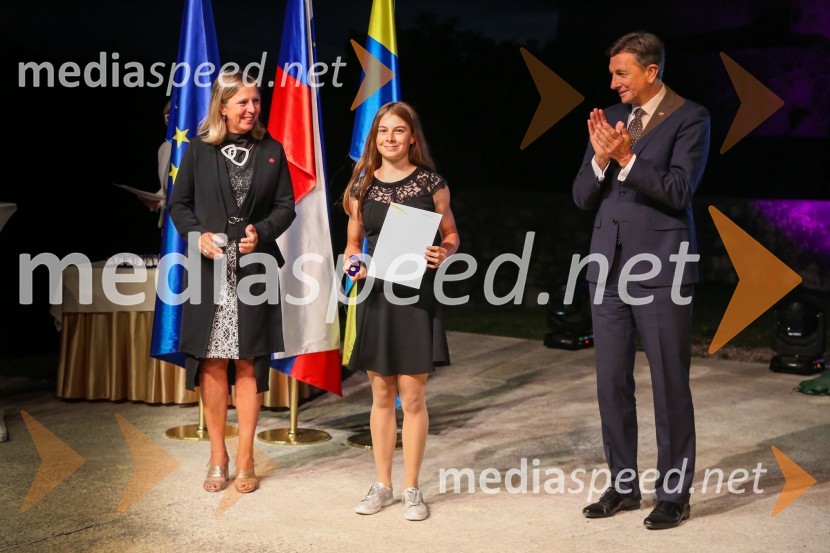  Andreja Černič Anžur , izvršna direktorica Zavoda MEPI ;  ... ;  Borut Pahor, predsednik Republike SlovenijeMednarodno priznanje za mlade, podelitev priznanj 7. generaciji