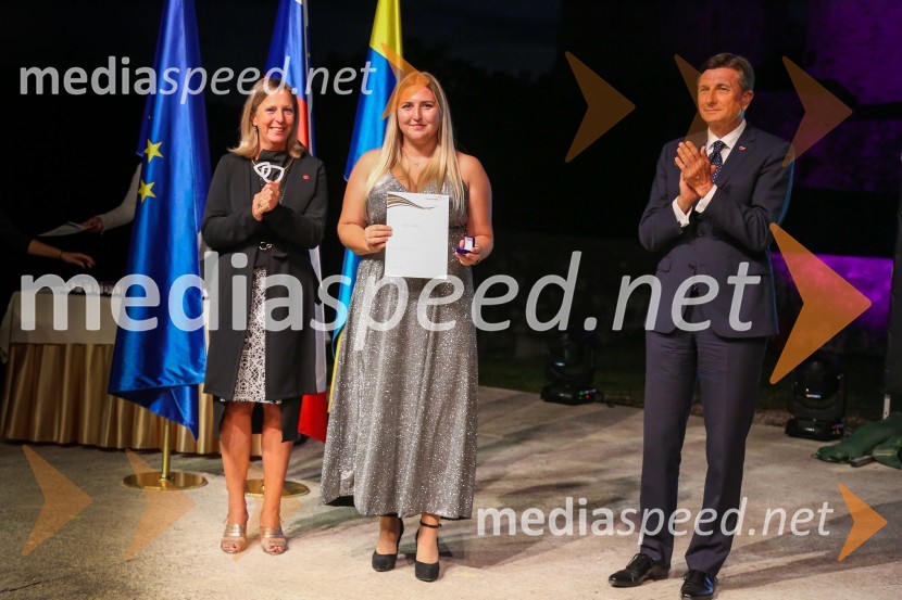  Andreja Černič Anžur , izvršna direktorica Zavoda MEPI ;  ... ;  Borut Pahor, predsednik Republike SlovenijeMednarodno priznanje za mlade, podelitev priznanj 7. generaciji