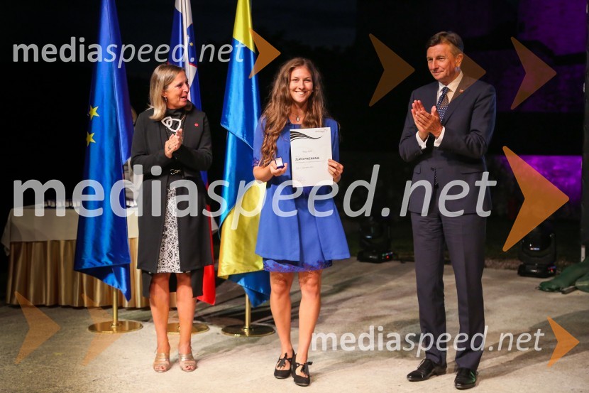  Andreja Černič Anžur , izvršna direktorica Zavoda MEPI ;  ... ;  Borut Pahor, predsednik Republike SlovenijeMednarodno priznanje za mlade, podelitev priznanj 7. generaciji