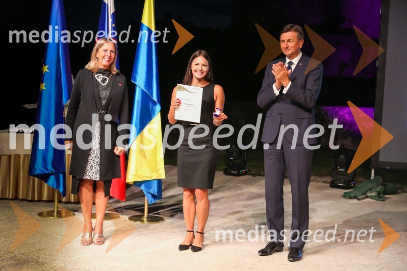  Andreja Černič Anžur , izvršna direktorica Zavoda MEPI ;  ... ;  Borut Pahor, predsednik Republike SlovenijeMednarodno priznanje za mlade, podelitev priznanj 7. generaciji