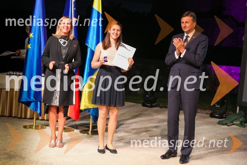  Andreja Černič Anžur , izvršna direktorica Zavoda MEPI ;  ... ;  Borut Pahor, predsednik Republike SlovenijeMednarodno priznanje za mlade, podelitev priznanj 7. generaciji