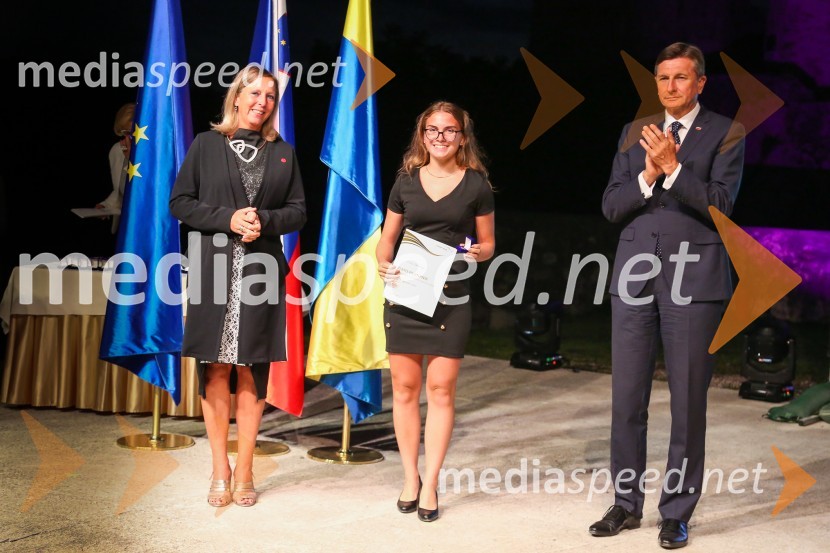  Andreja Černič Anžur , izvršna direktorica Zavoda MEPI ;  ... ;  Borut Pahor, predsednik Republike SlovenijeMednarodno priznanje za mlade, podelitev priznanj 7. generaciji