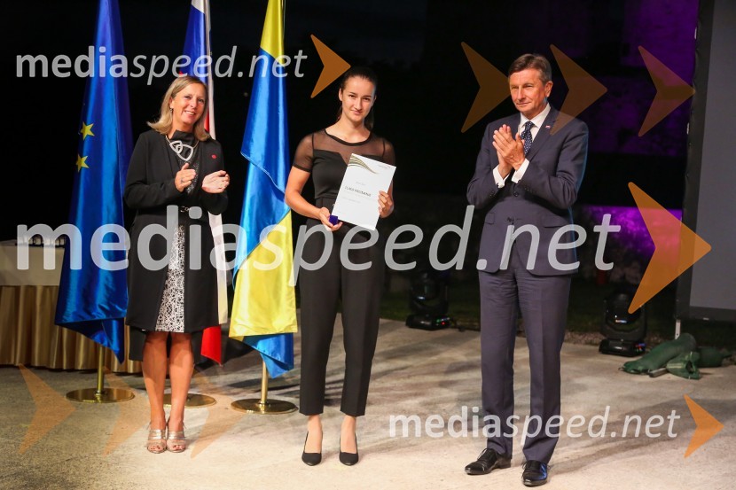  Andreja Černič Anžur , izvršna direktorica Zavoda MEPI ;  ... ;  Borut Pahor, predsednik Republike SlovenijeMednarodno priznanje za mlade, podelitev priznanj 7. generaciji