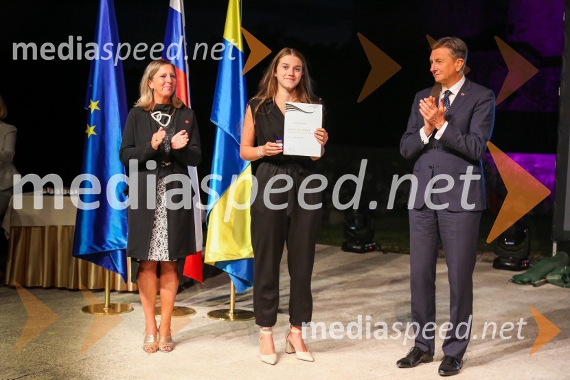  Andreja Černič Anžur , izvršna direktorica Zavoda MEPI ;  ... ;  Borut Pahor, predsednik Republike SlovenijeMednarodno priznanje za mlade, podelitev priznanj 7. generaciji