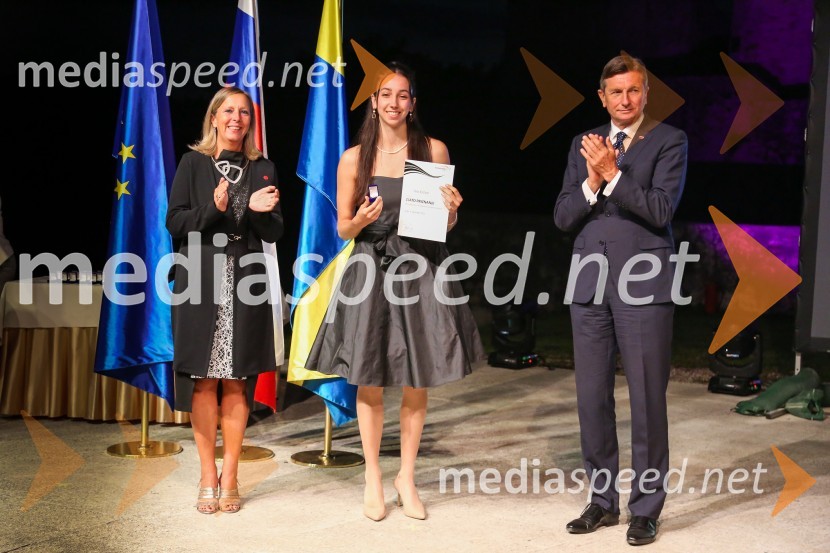  Andreja Černič Anžur , izvršna direktorica Zavoda MEPI ;  ... ;  Borut Pahor, predsednik Republike SlovenijeMednarodno priznanje za mlade, podelitev priznanj 7. generaciji