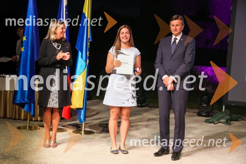  Andreja Černič Anžur , izvršna direktorica Zavoda MEPI ;  ... ;  Borut Pahor, predsednik Republike SlovenijeMednarodno priznanje za mlade, podelitev priznanj 7. generaciji