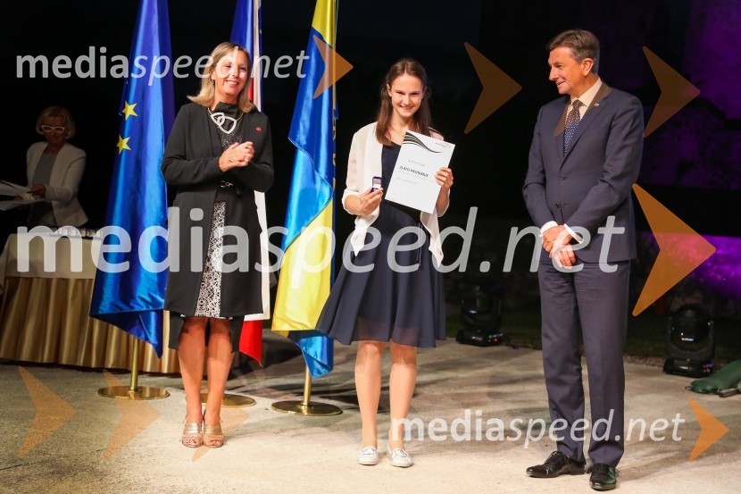  Andreja Černič Anžur , izvršna direktorica Zavoda MEPI ;  ... ;  Borut Pahor, predsednik Republike SlovenijeMednarodno priznanje za mlade, podelitev priznanj 7. generaciji