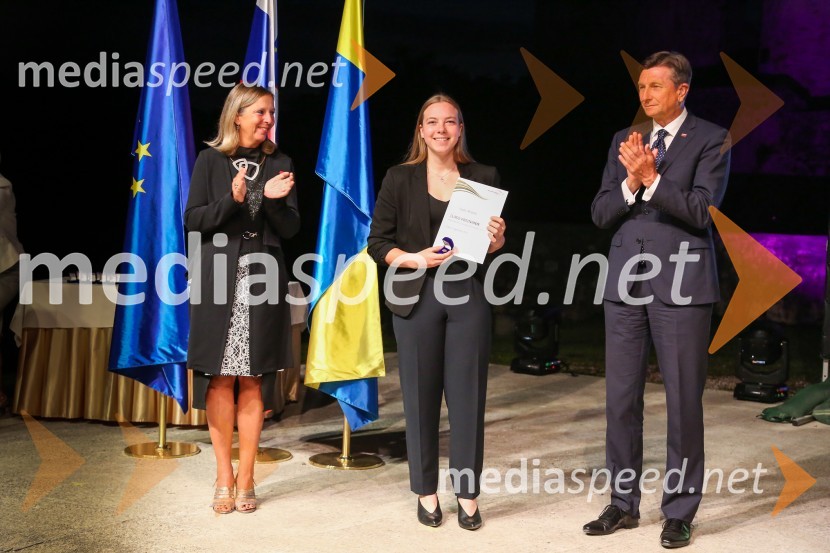  Andreja Černič Anžur , izvršna direktorica Zavoda MEPI ;  ... ;  Borut Pahor, predsednik Republike SlovenijeMednarodno priznanje za mlade, podelitev priznanj 7. generaciji