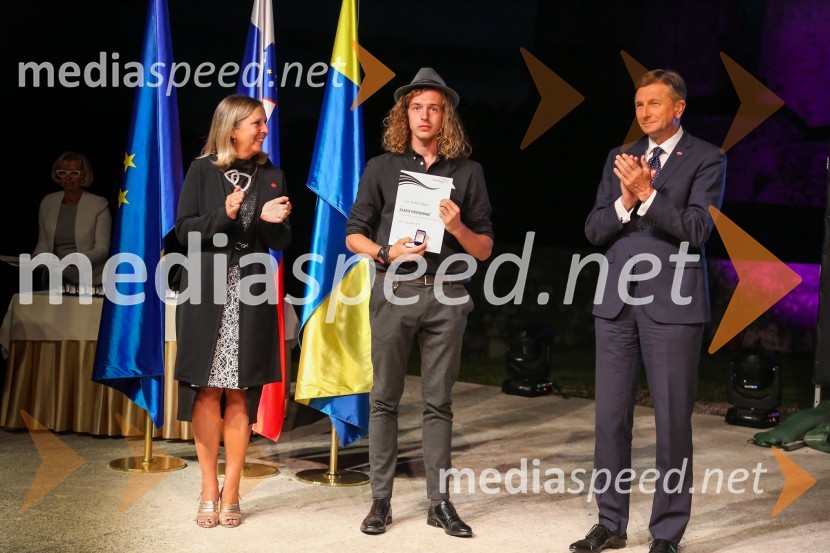  Andreja Černič Anžur , izvršna direktorica Zavoda MEPI ;  ... ;  Borut Pahor, predsednik Republike SlovenijeMednarodno priznanje za mlade, podelitev priznanj 7. generaciji