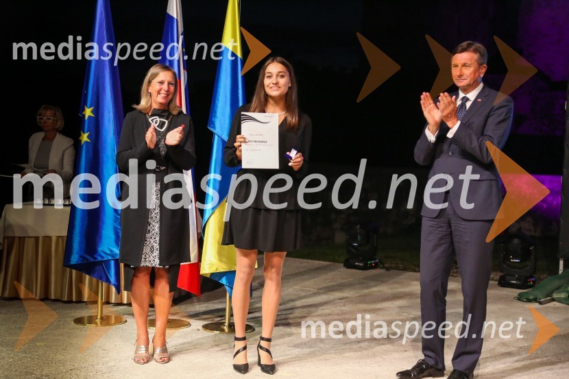  Andreja Černič Anžur , izvršna direktorica Zavoda MEPI ;  ... ;  Borut Pahor, predsednik Republike SlovenijeMednarodno priznanje za mlade, podelitev priznanj 7. generaciji