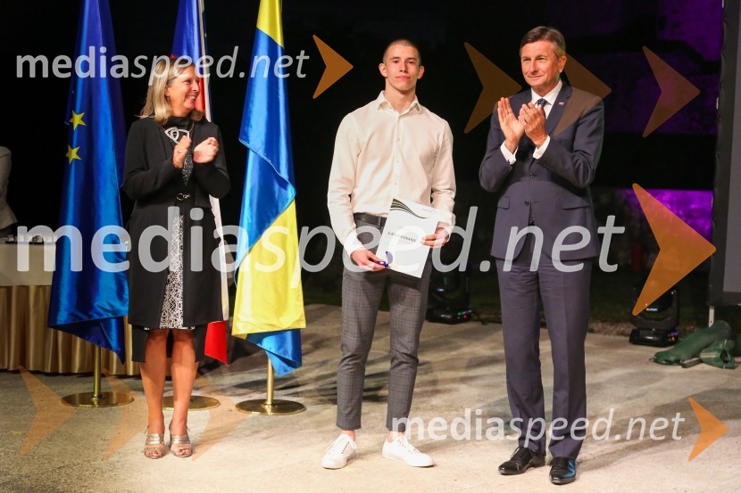  Andreja Černič Anžur , izvršna direktorica Zavoda MEPI ;  ... ;  Borut Pahor, predsednik Republike SlovenijeMednarodno priznanje za mlade, podelitev priznanj 7. generaciji