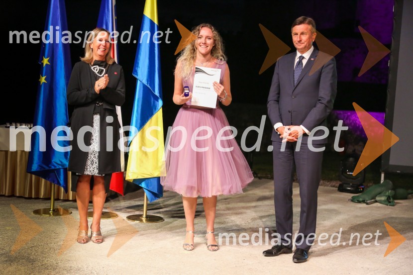  Andreja Černič Anžur , izvršna direktorica Zavoda MEPI ;  ... ;  Borut Pahor, predsednik Republike SlovenijeMednarodno priznanje za mlade, podelitev priznanj 7. generaciji