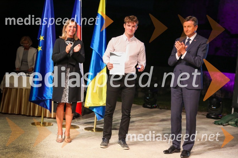  Andreja Černič Anžur , izvršna direktorica Zavoda MEPI ;  ... ;  Borut Pahor, predsednik Republike SlovenijeMednarodno priznanje za mlade, podelitev priznanj 7. generaciji