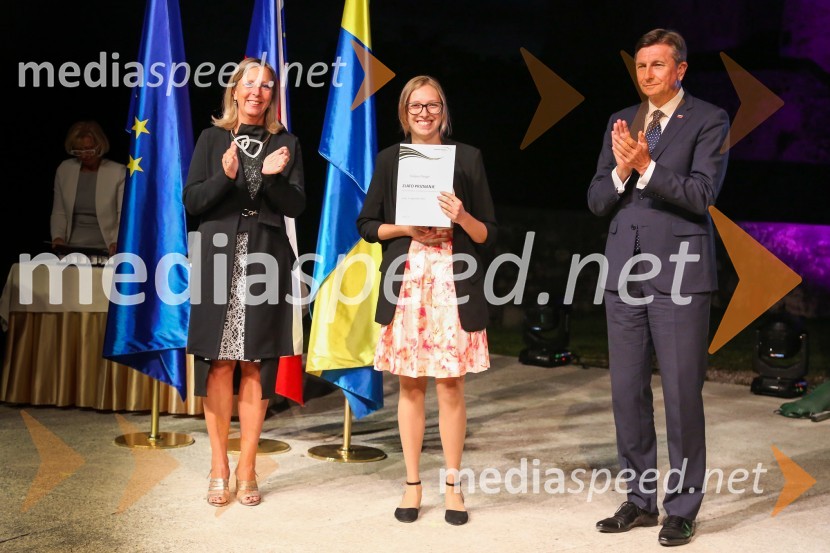  Andreja Černič Anžur , izvršna direktorica Zavoda MEPI ;  ... ;  Borut Pahor, predsednik Republike SlovenijeMednarodno priznanje za mlade, podelitev priznanj 7. generaciji