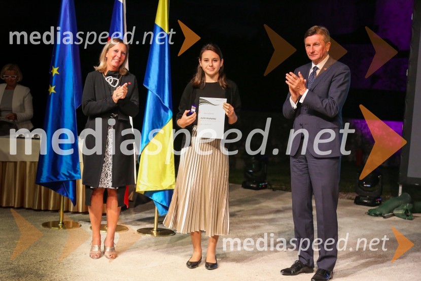  Andreja Černič Anžur , izvršna direktorica Zavoda MEPI ;  ... ;  Borut Pahor, predsednik Republike SlovenijeMednarodno priznanje za mlade, podelitev priznanj 7. generaciji