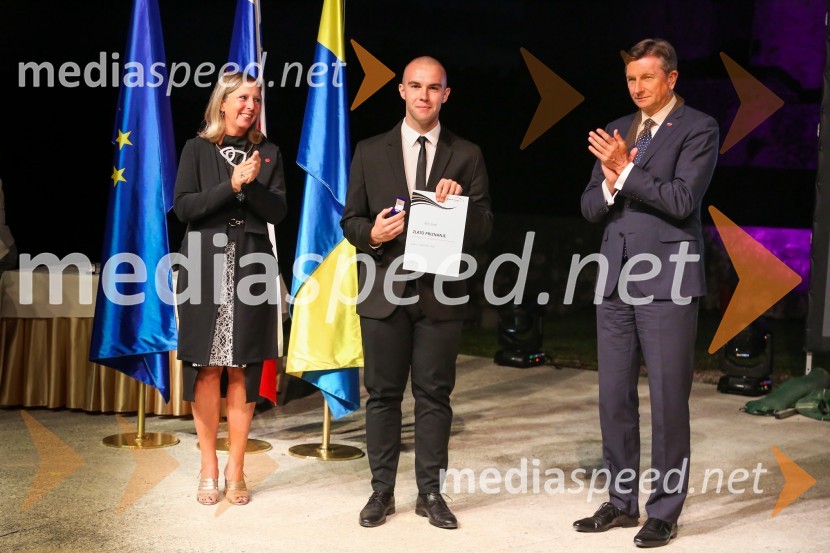  Andreja Černič Anžur , izvršna direktorica Zavoda MEPI ;  ... ;  Borut Pahor, predsednik Republike SlovenijeMednarodno priznanje za mlade, podelitev priznanj 7. generaciji