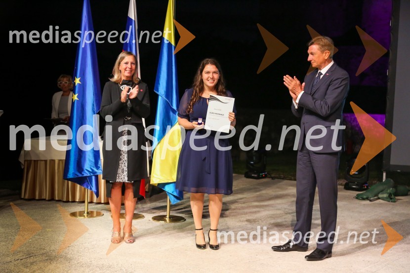  Andreja Černič Anžur , izvršna direktorica Zavoda MEPI ;  ... ;  Borut Pahor, predsednik Republike SlovenijeMednarodno priznanje za mlade, podelitev priznanj 7. generaciji