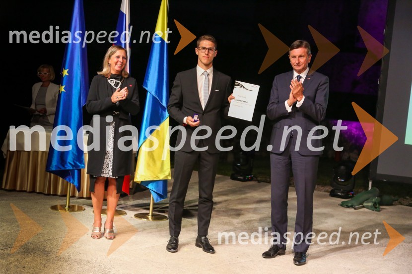  Andreja Černič Anžur , izvršna direktorica Zavoda MEPI ;  ... ;  Borut Pahor, predsednik Republike SlovenijeMednarodno priznanje za mlade, podelitev priznanj 7. generaciji