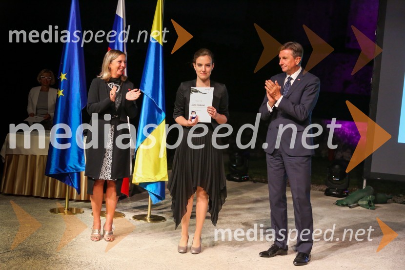  Andreja Černič Anžur , izvršna direktorica Zavoda MEPI ;  ... ;  Borut Pahor, predsednik Republike SlovenijeMednarodno priznanje za mlade, podelitev priznanj 7. generaciji