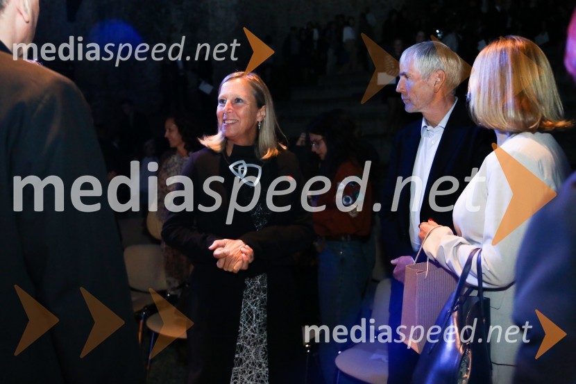  Andreja Černič Anžur , izvršna direktorica Zavoda MEPI ;  Sandi Češko, lastnik Studia ModernaMednarodno priznanje za mlade, podelitev priznanj 7. generaciji