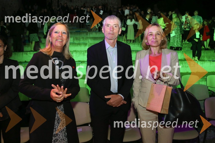  Andreja Černič Anžur , izvršna direktorica Zavoda MEPI ;  Sandi Češko, lastnik Studia Moderna;  ... Mednarodno priznanje za mlade, podelitev priznanj 7. generaciji