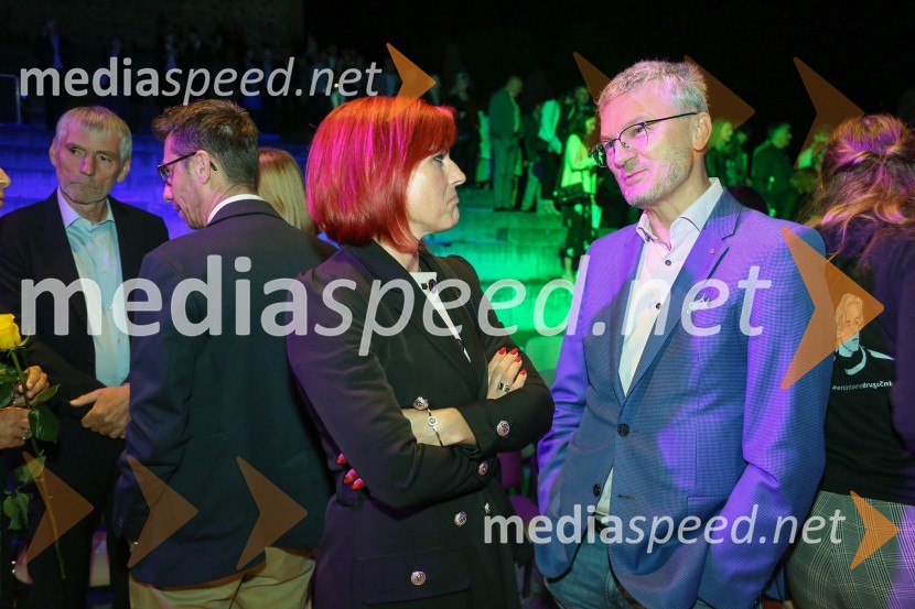  Breda Arnšek, podžupanja Mestne občine Celje;  ... Mednarodno priznanje za mlade, podelitev priznanj 7. generaciji