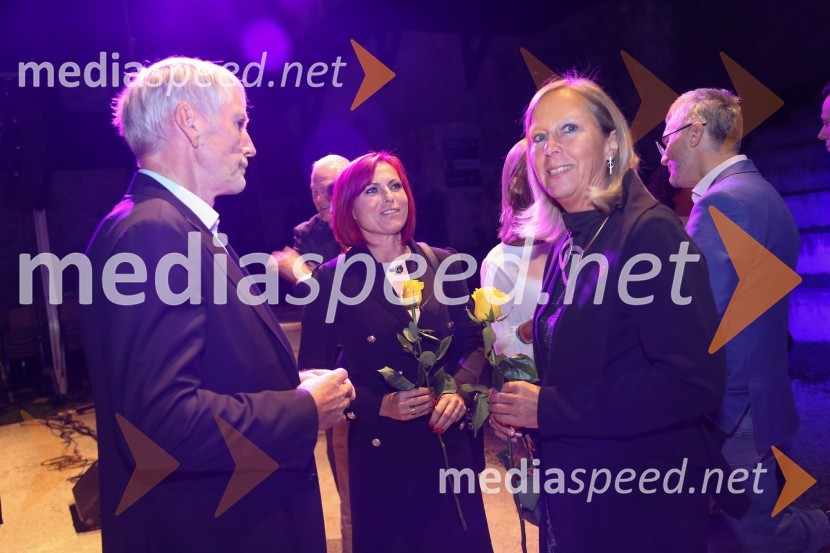  Sandi Češko, lastnik Studia Moderna;  Breda Arnšek, podžupanja Mestne občine Celje;  Andreja Černič Anžur , izvršna direktorica Zavoda MEPI Mednarodno priznanje za mlade, podelitev priznanj 7. generaciji