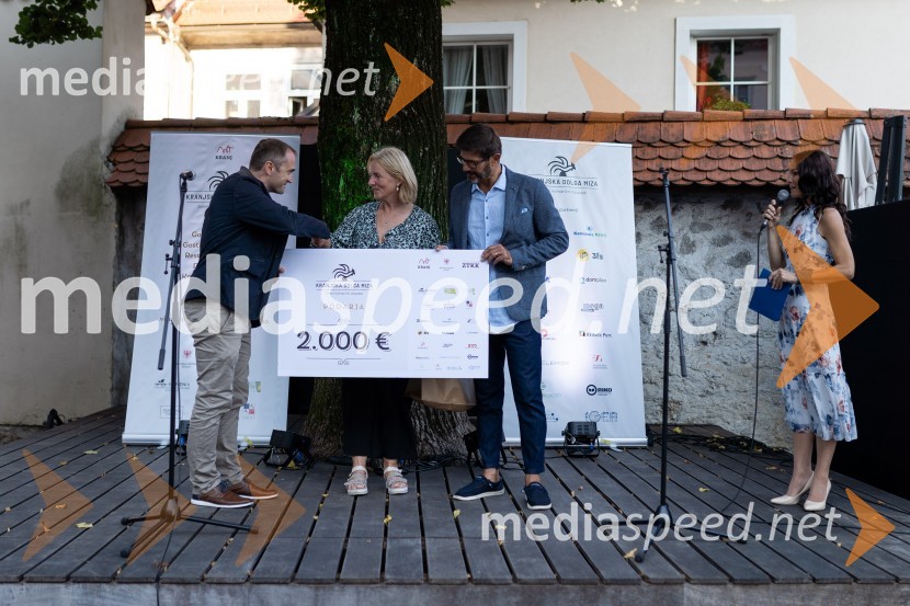  ... ;  Andreja Valant, pomočnica direktorja CSD Kranj;  Matjaž Rakovec, župan Mestne občine Kranj;  ... Kranjska dolga miza