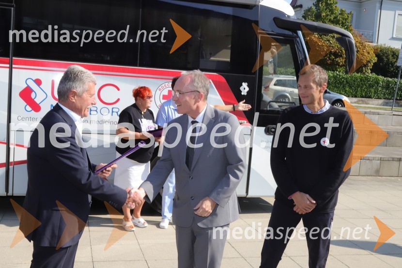  Drago Cotar, nekdanji direktor Zavarovalnega združenja, predsednik NK Maribor in organizacijskega odbora Zlate lisice; prim. doc. dr. Jernej Završnik, dr. med., spec., direktor Zdravstvenega doma dr. Adolfa Drolca;  Metod Dolinšek, sekretar Rdečega Križa MariborKrvodajalska akcija Vijol'čna kri za vse ljudi 2021