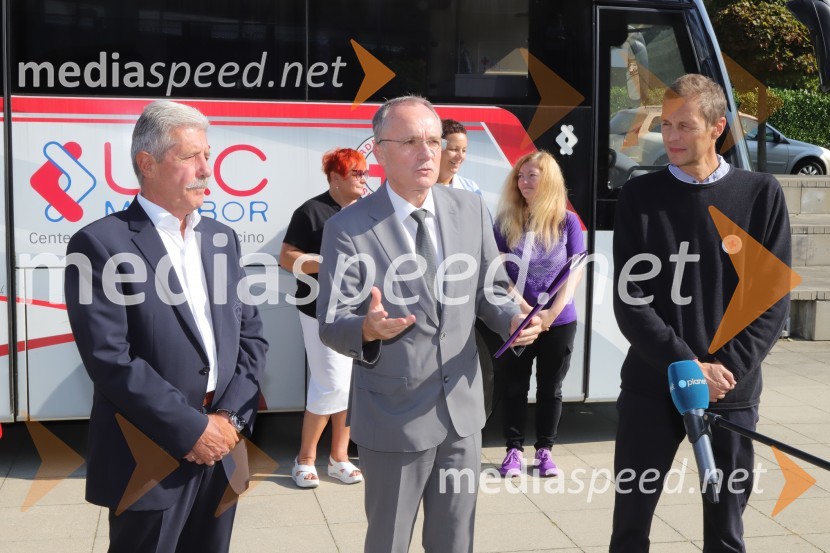  Drago Cotar, nekdanji direktor Zavarovalnega združenja, predsednik NK Maribor in organizacijskega odbora Zlate lisice; prim. doc. dr. Jernej Završnik, dr. med., spec., direktor Zdravstvenega doma dr. Adolfa Drolca;  Metod Dolinšek, sekretar Rdečega Križa MariborKrvodajalska akcija Vijol'čna kri za vse ljudi 2021